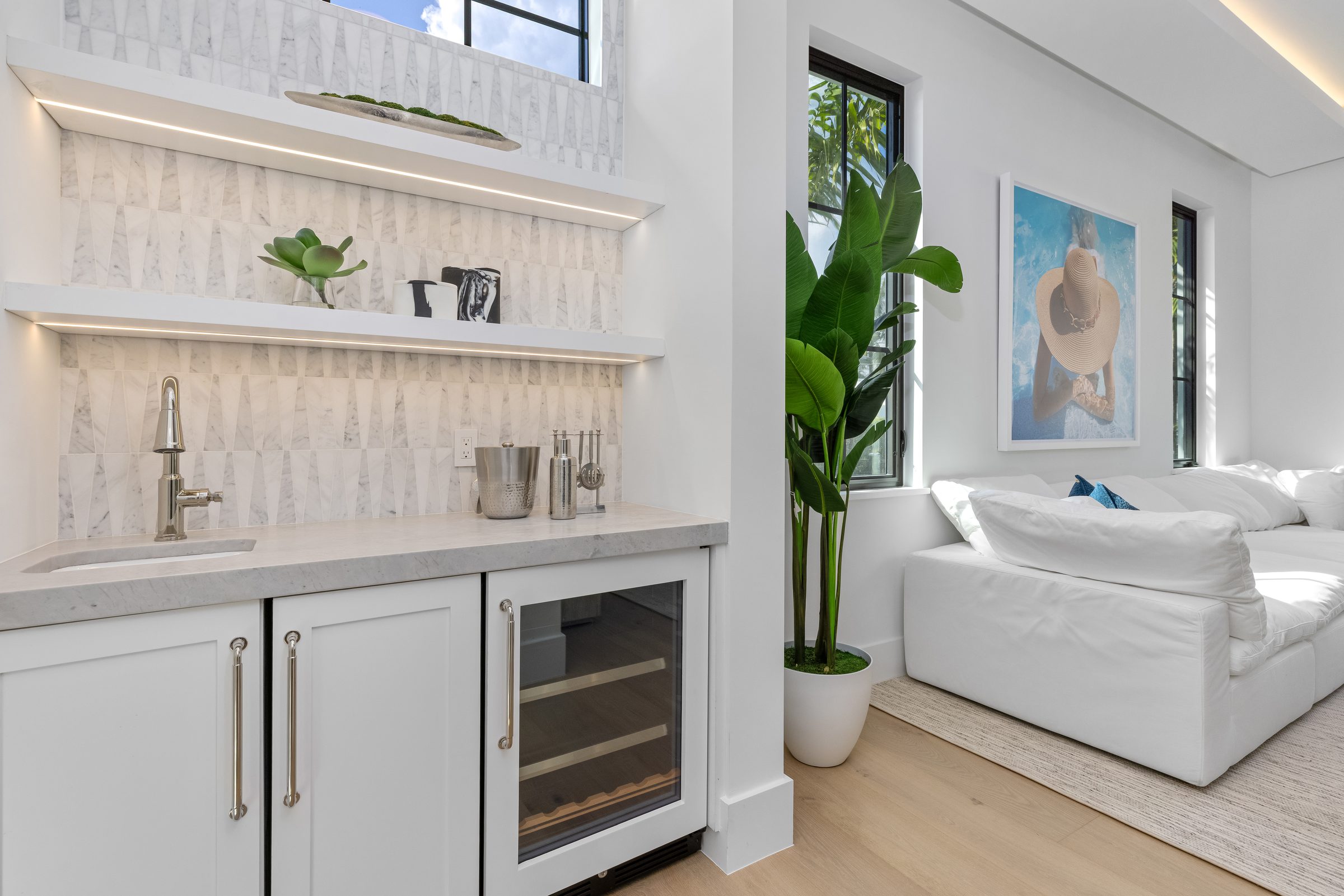 Wet bar in Delray Beach — built by Varga Homes